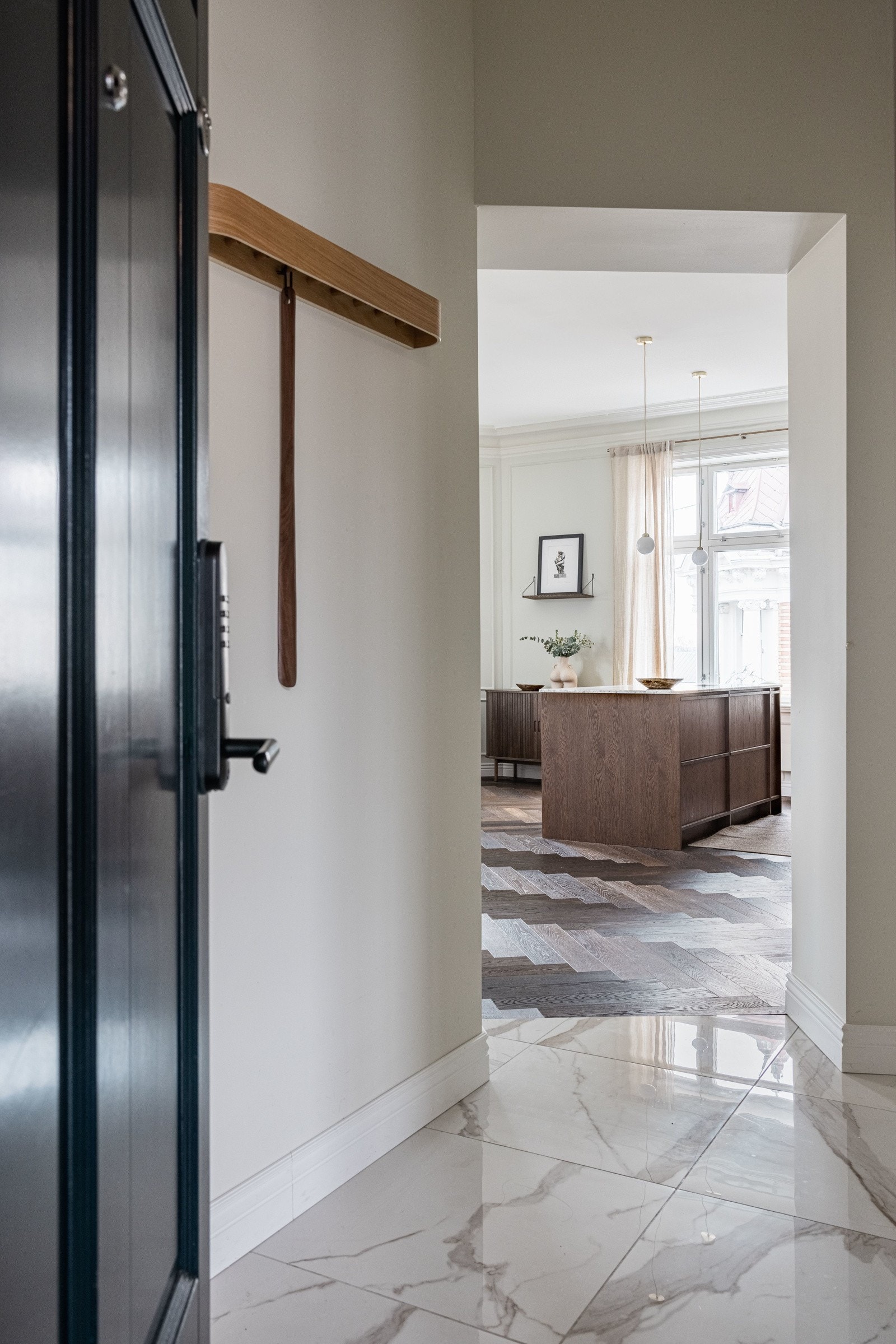 Velkommen til ditt nye hjem. Det er montert Yale smart dørhåndtak med Wifi tilkobling på inngangsdøren. Galleribilde