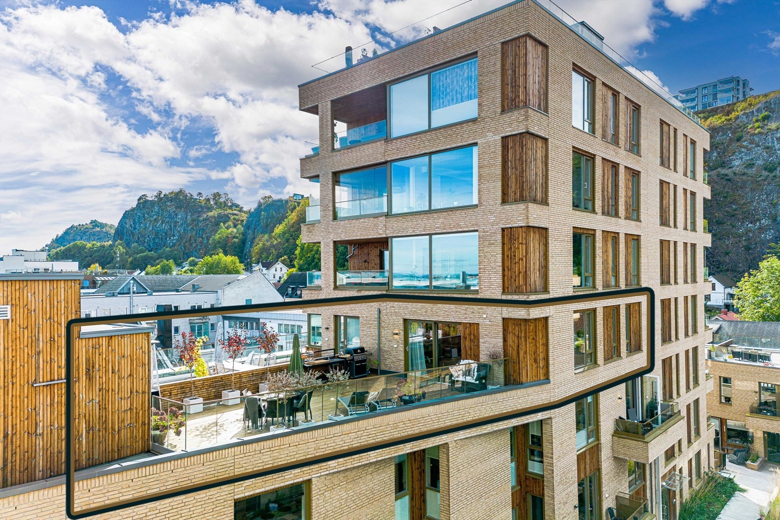 Leiligheten har en fantastisk, privat takterrasse Galleribilde