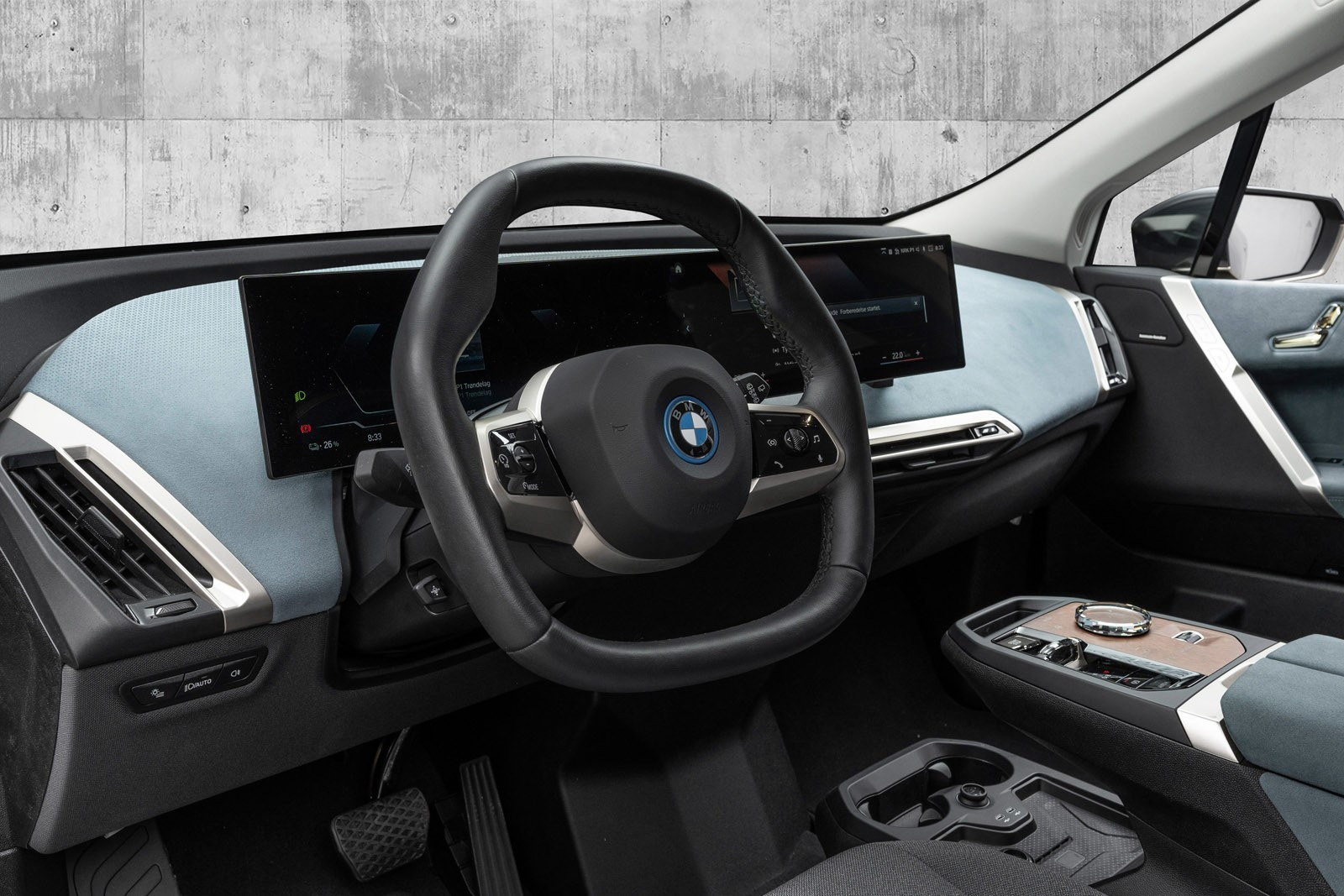 Lekre og pene detaljer i bilen og BMW Curved Display