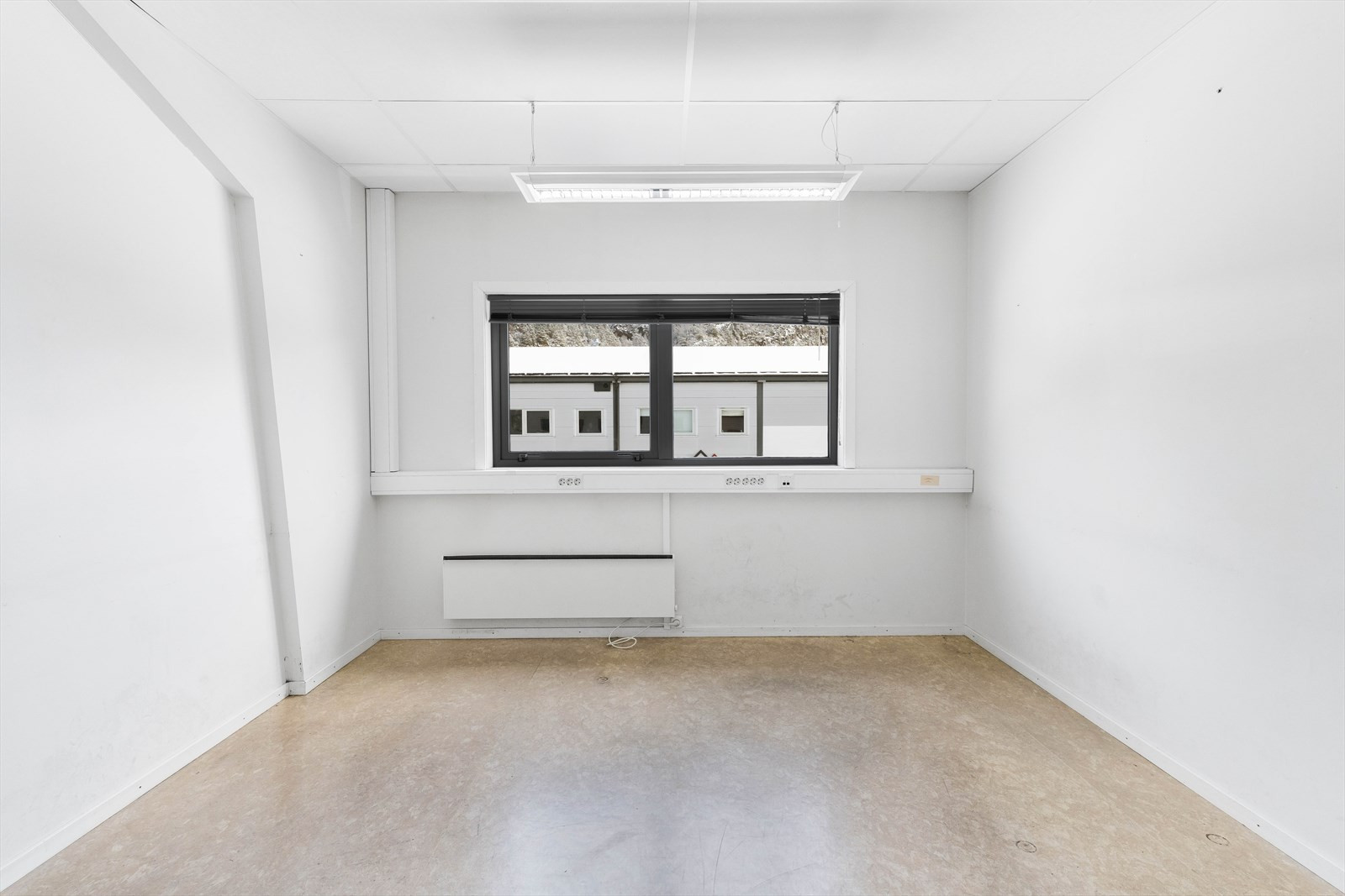 Kontor mesanin / 2. etg.