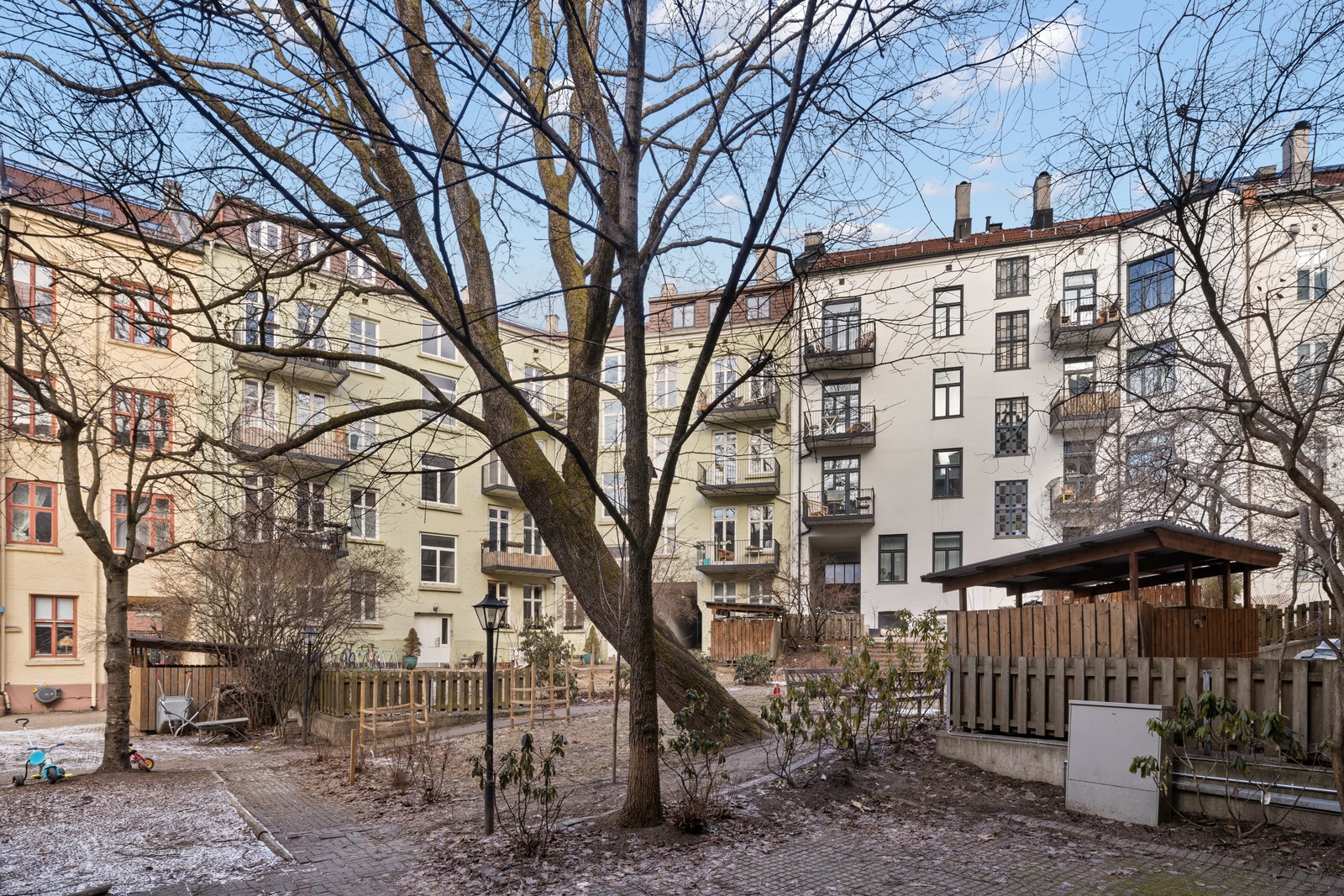 Skjermet og tilbaketrukket bakgård Galleribilde