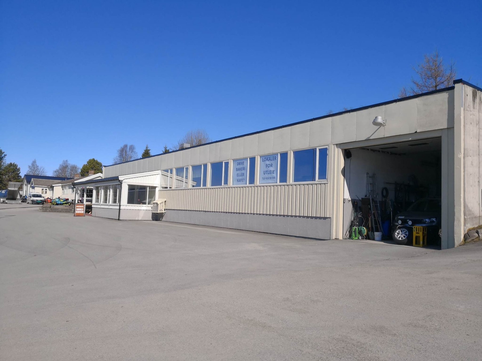 Mye plass for parkering Galleribilde