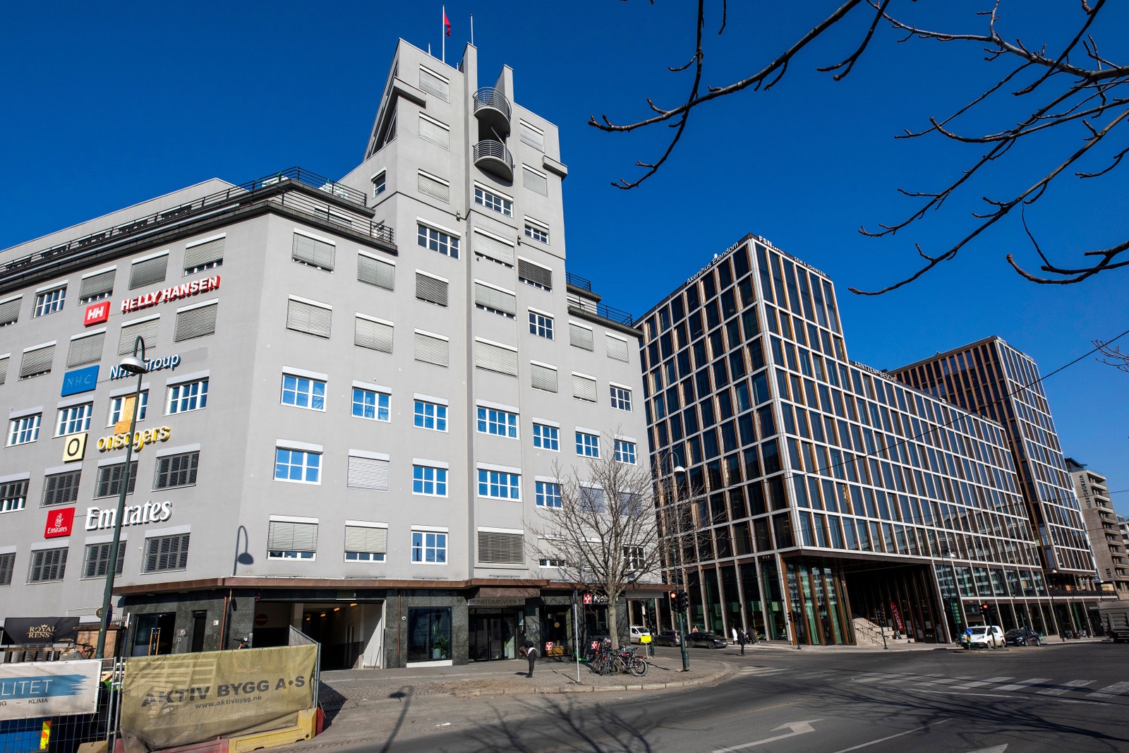 Flott beliggenhet i Vika, buss og trikk rett utenfor. Aker Brygge, Tjuvholmen og Rådhuset ligger rett ved. Galleribilde