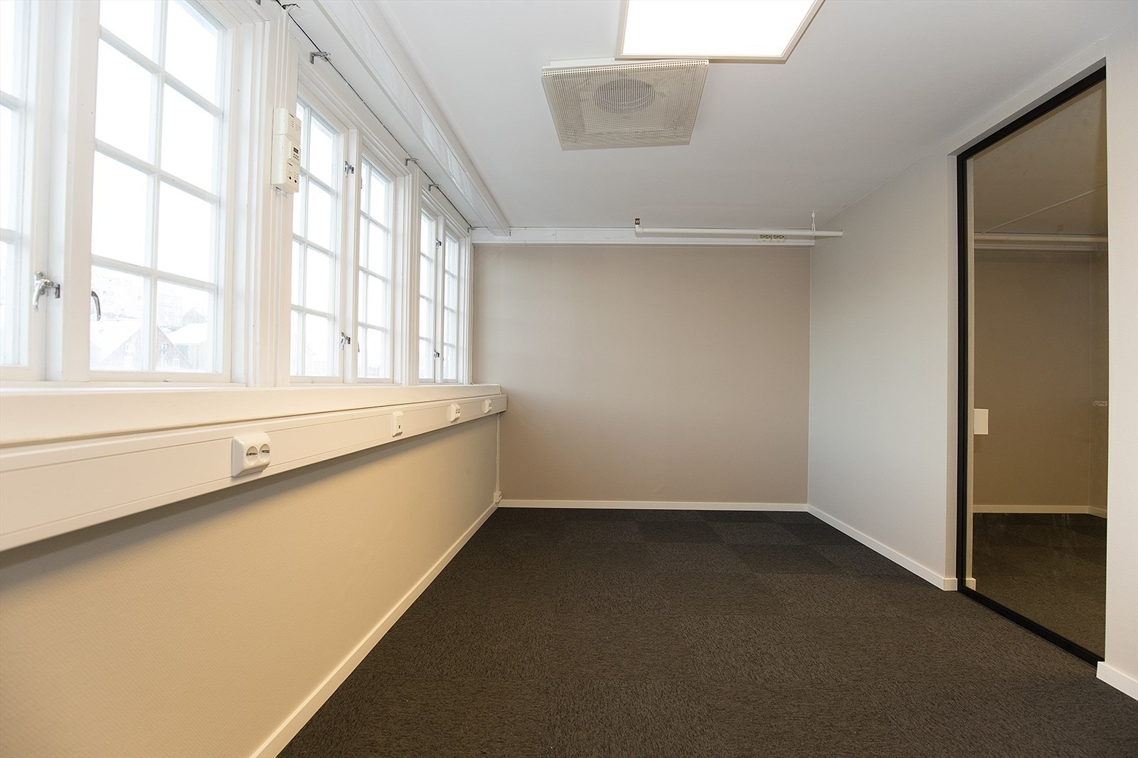 Kontor med utsikt mot Nidelva. Galleribilde