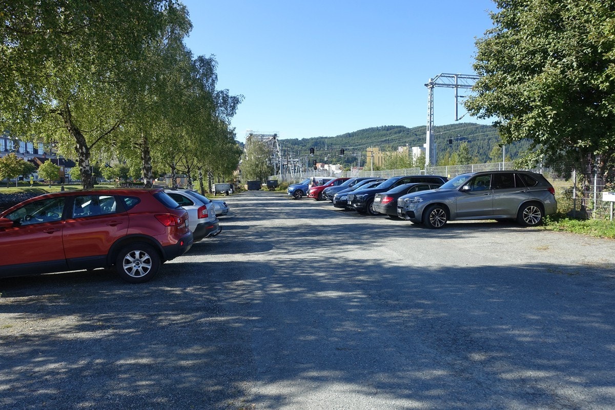 Mange parkeringsplasser Galleribilde