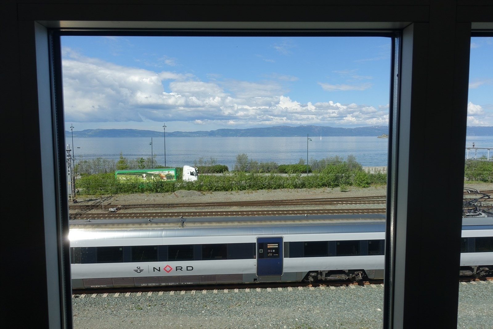Utsikt mot Trondheimsfjorden og Fosenalpene Galleribilde