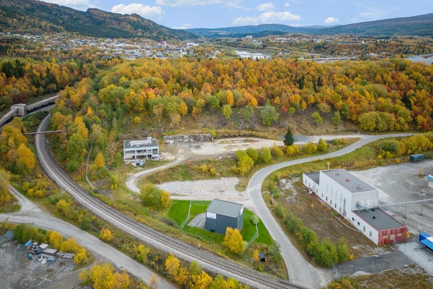 Svært sentral plassering, med kun få minutters kjøretid til riksvei 810 og E12. Galleribilde