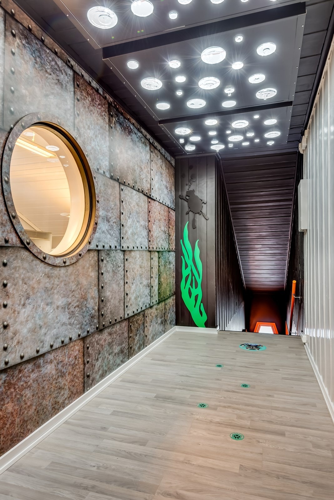 Entré i leiligheten - Registrert som egen boenhet - Stilig belysning og detaljer Galleribilde