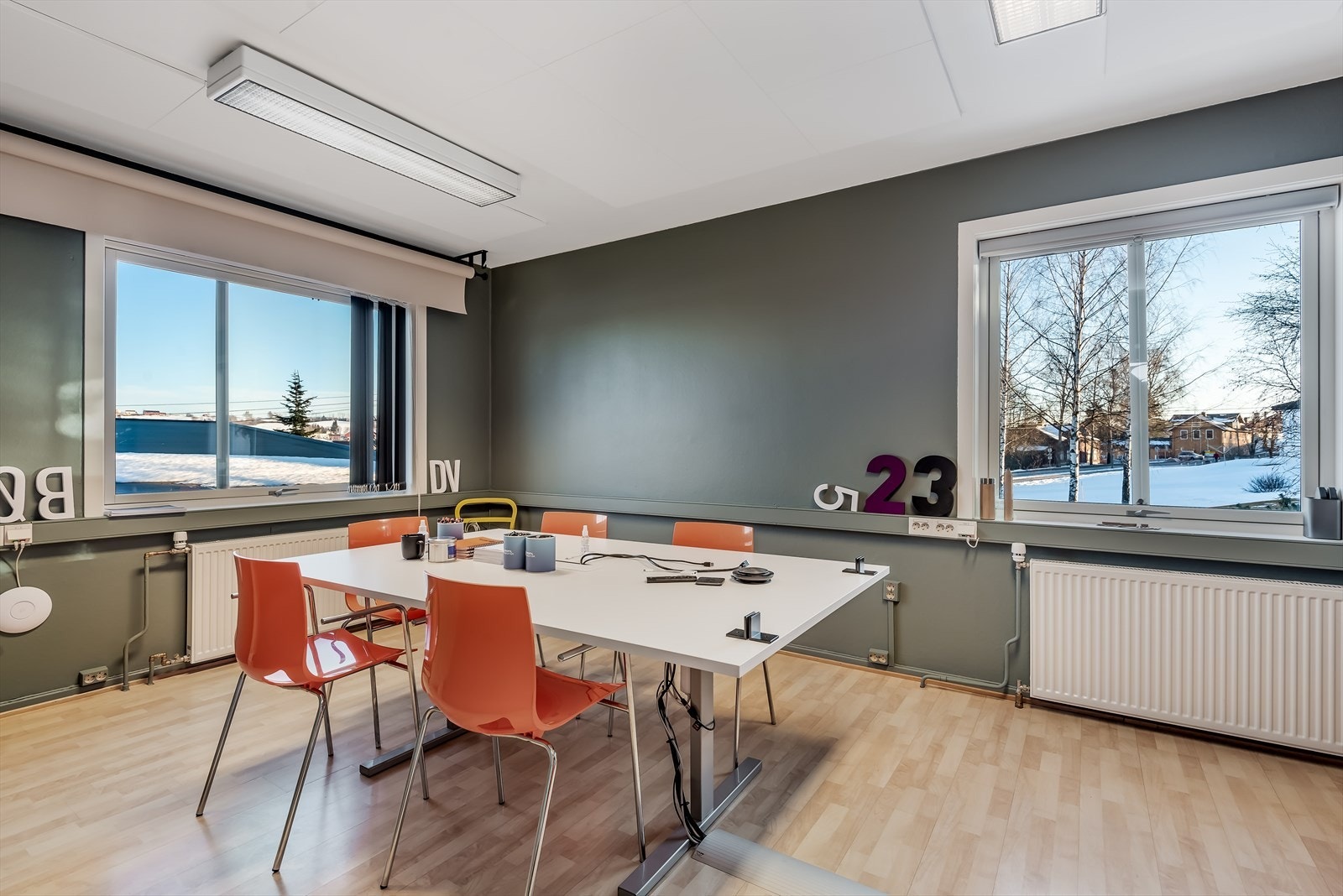 Salgslokaler, kontorer, møterom og lager i andre etasje Galleribilde