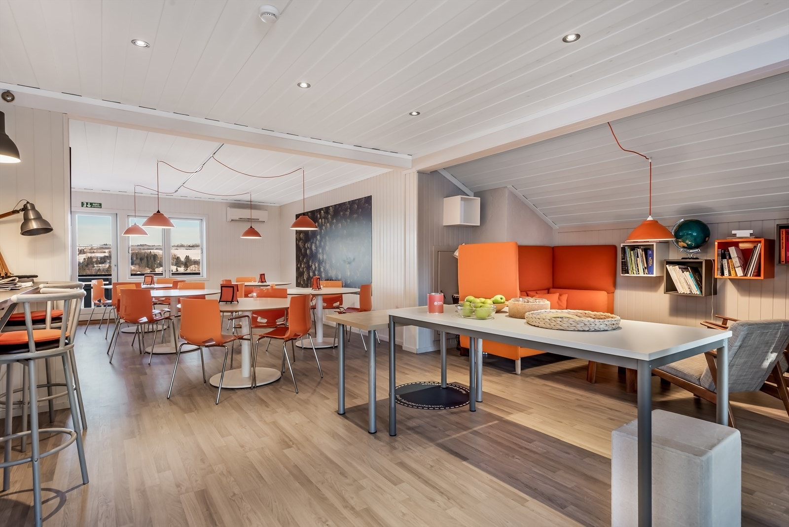 Stue/ leilighet, toppetasje benyttes til pauserom Galleribilde