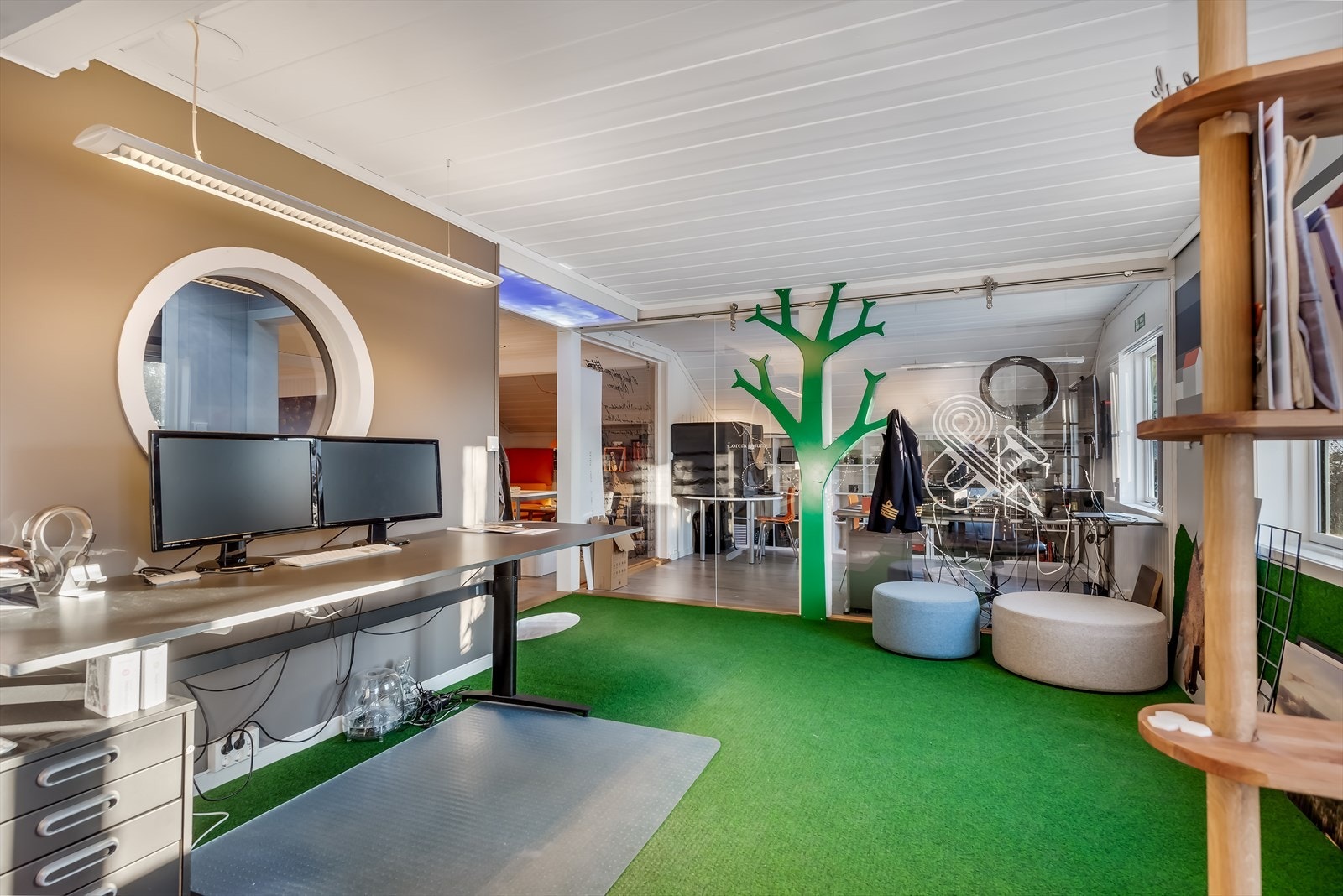 3 opprinnelige soverom i leiligheten benyttes til ekstra kontorplasser Galleribilde