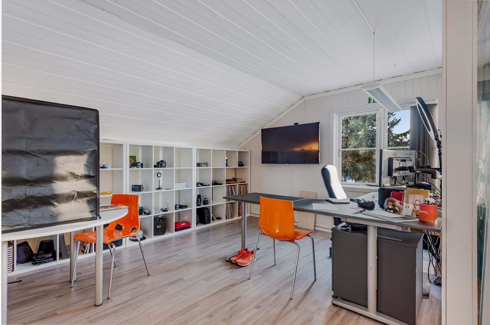 Opprinnelige soverom i leilighet benyttes til kontorer Galleribilde