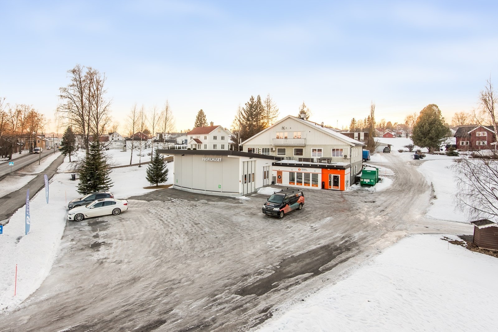 Fine kombinasjonslokaler i Østre Toten - Tilbygd og oppgradert - Romslig hall og varelevering med gulvvarme Galleribilde