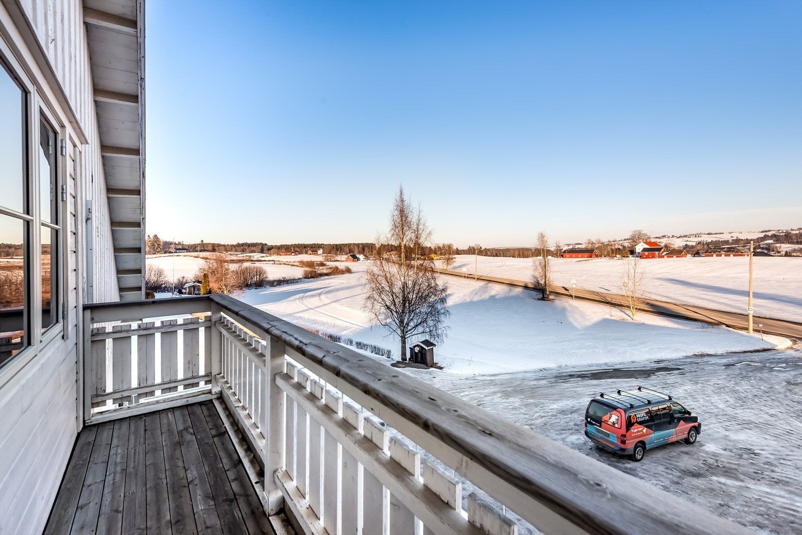 Balkong i leiligheten - Fin utsikt fra eiendommen Galleribilde
