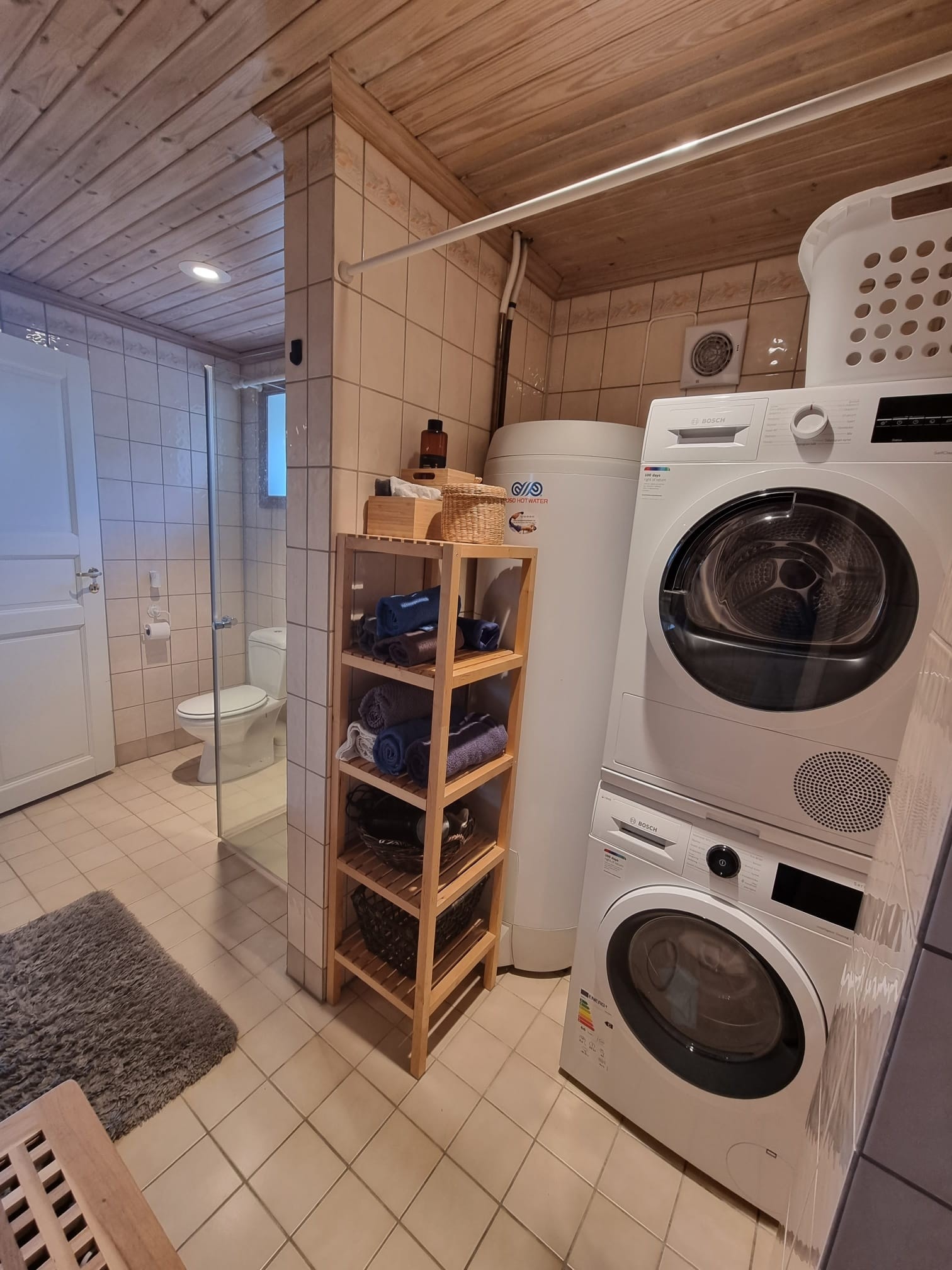 Bad - ny vaskemaskin og tørketrommel Galleribilde