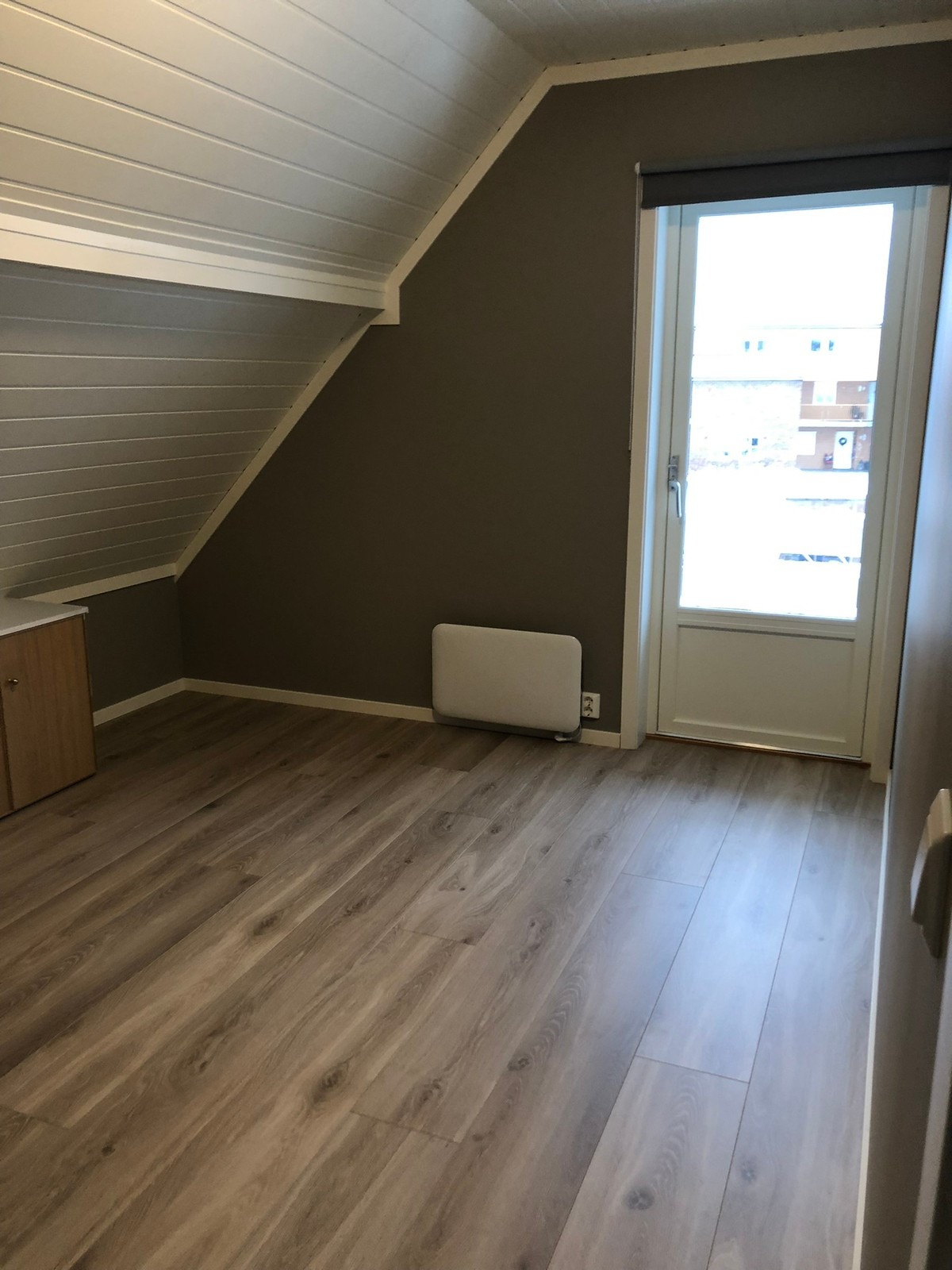 Rom 4 med balkong og gode oppbevaringsmuligheter Galleribilde