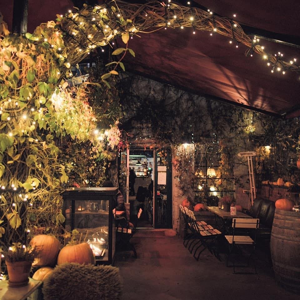 Nærområdet på Grønland byr på mange barer, kaffer og restauranter, grønnsaksbutikker Galleribilde