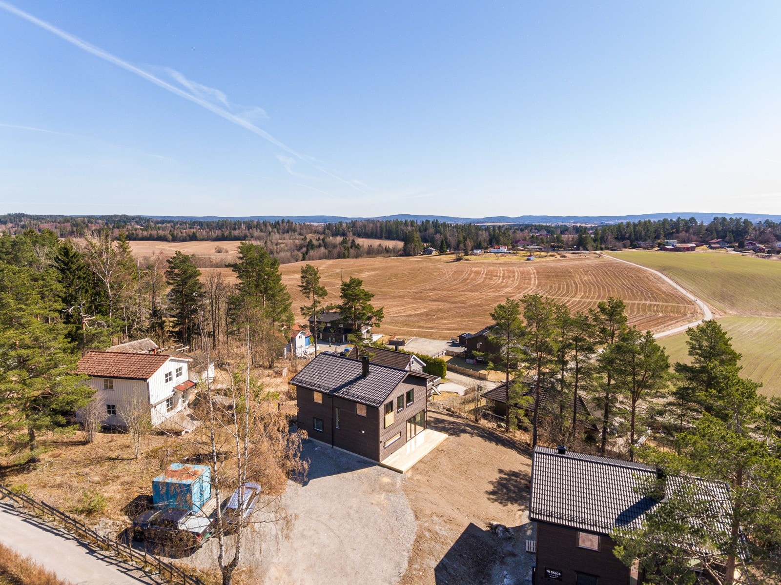Det etableres 3. stk. biloppstillingsplasser ved hver bolig. Galleribilde