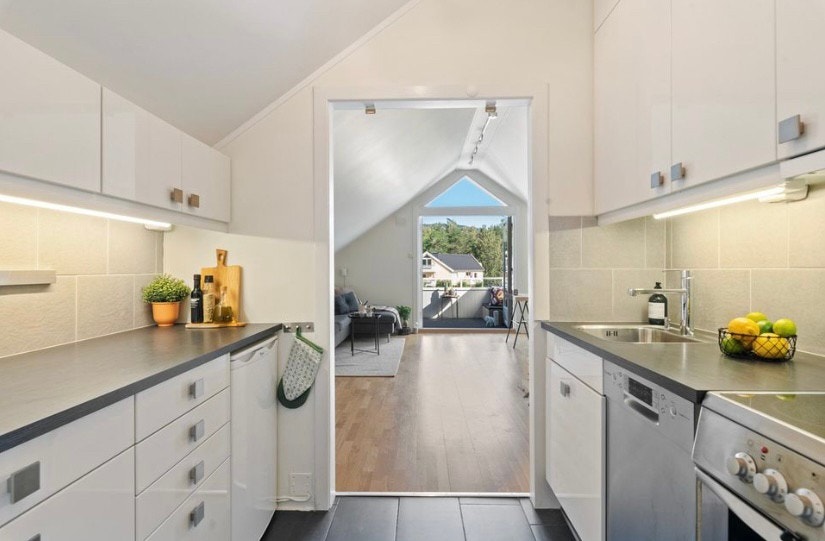 Åpen kjøkkenløsning mot stue Galleribilde