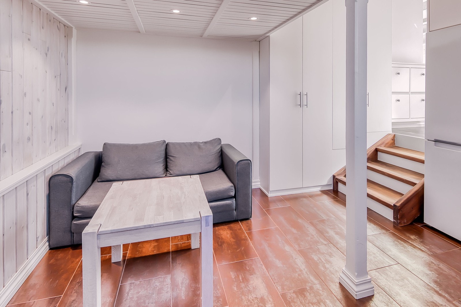 God takhøyde kombinert med store vindusflater skaper en god romfølelse. Galleribilde