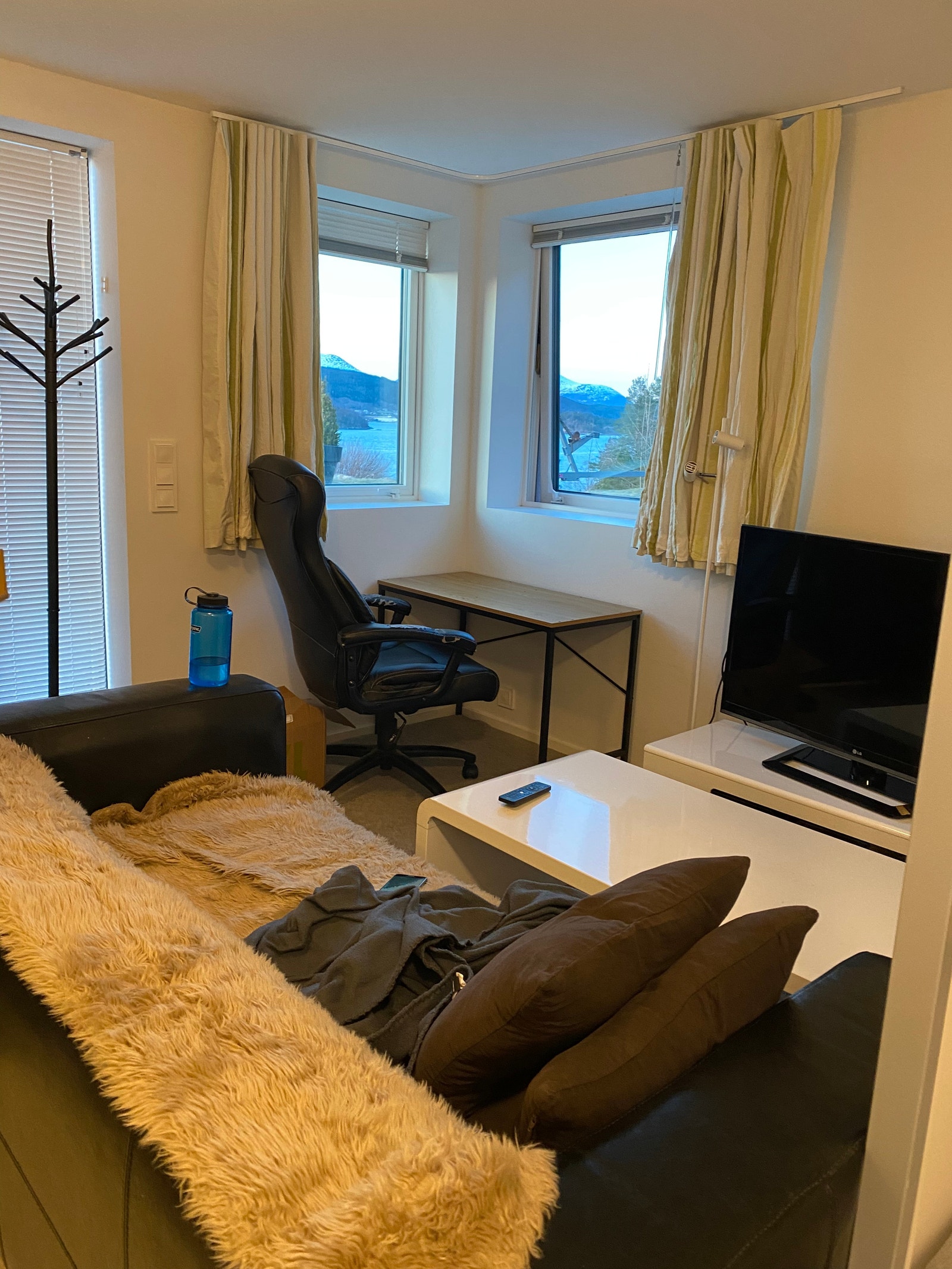 Kan møbleres til arbeidsplass/studieplass om ønskelig. Galleribilde