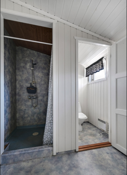 Dusj og separat toalettrom Galleribilde