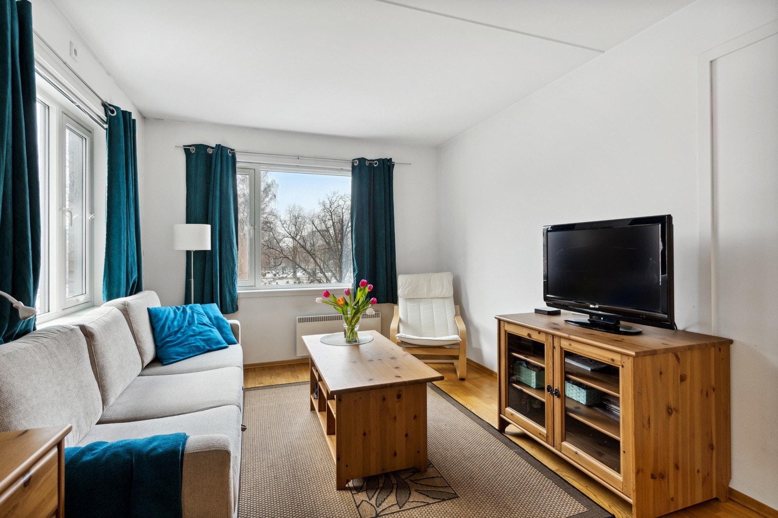 Hjørnehybelen har to lysrike vinduer som gir deg solrik utsikt. Galleribilde