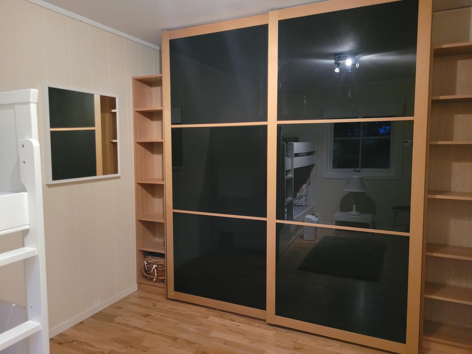 Soverom to er også romslig, med skyvedørsgarderobe. Galleribilde
