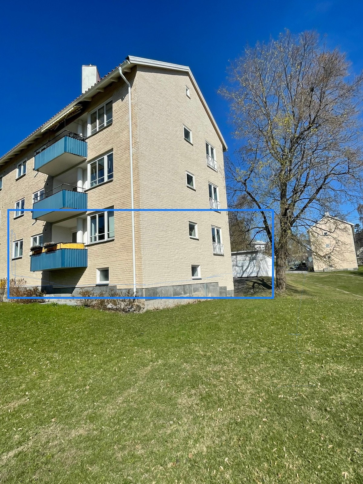 Høy førsteetasje, og svært solrik beliggenhet. Galleribilde