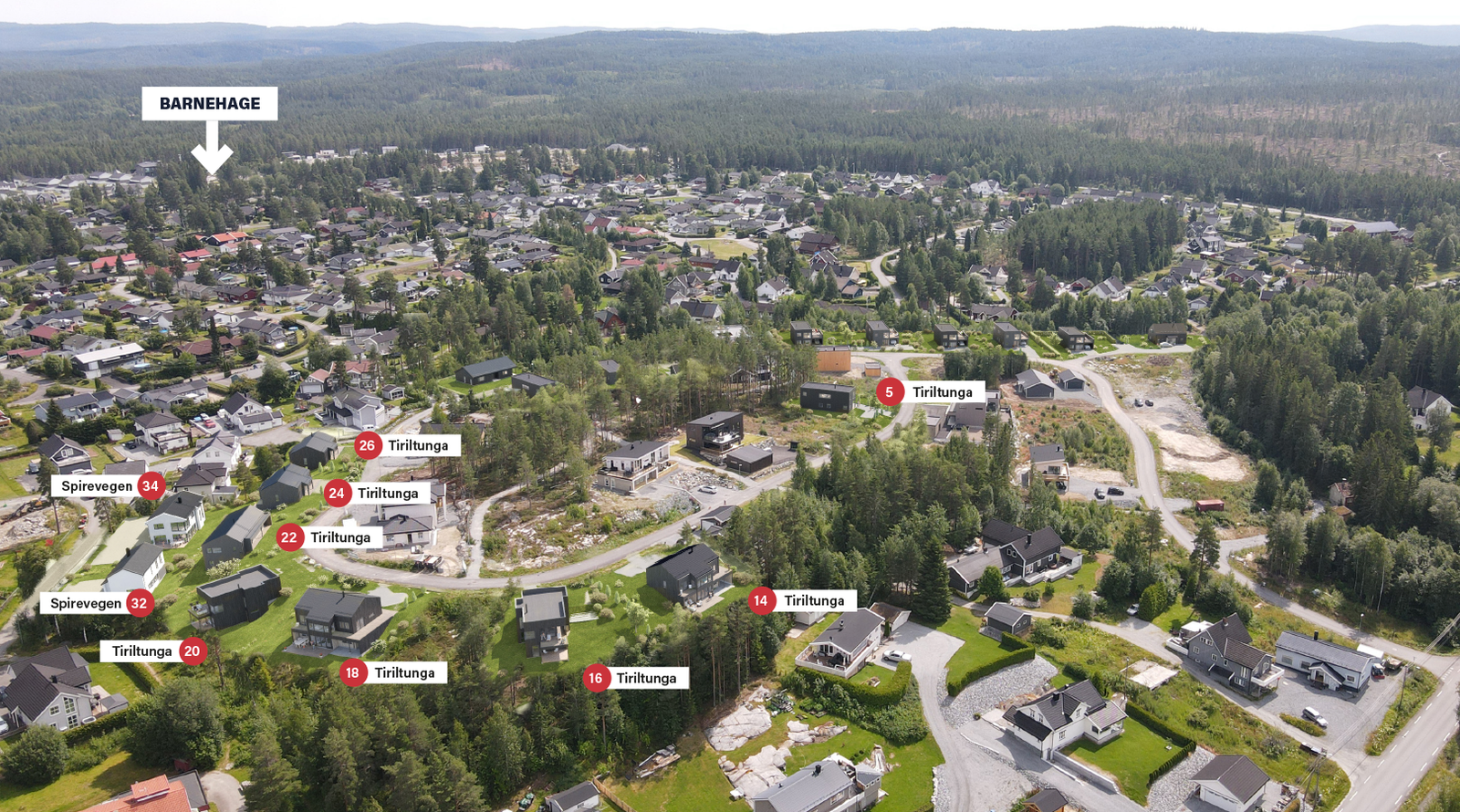 Tomter med hus i Tiriltunga Galleribilde