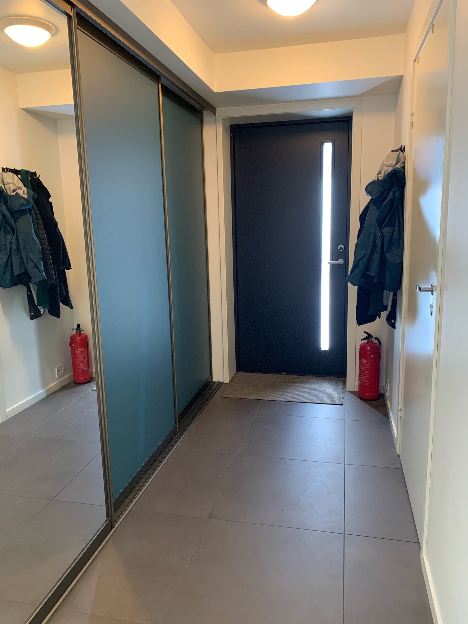 Gang mot ytterdør Galleribilde