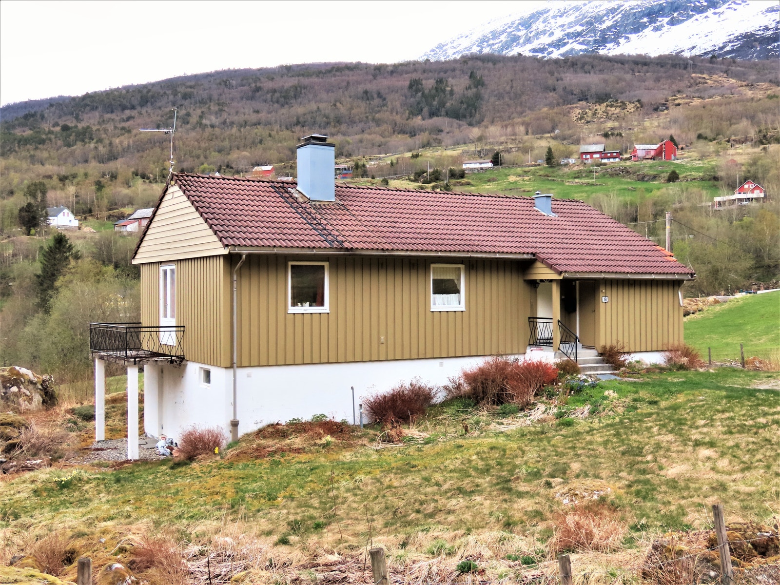 Bolig sett fra syd Galleribilde
