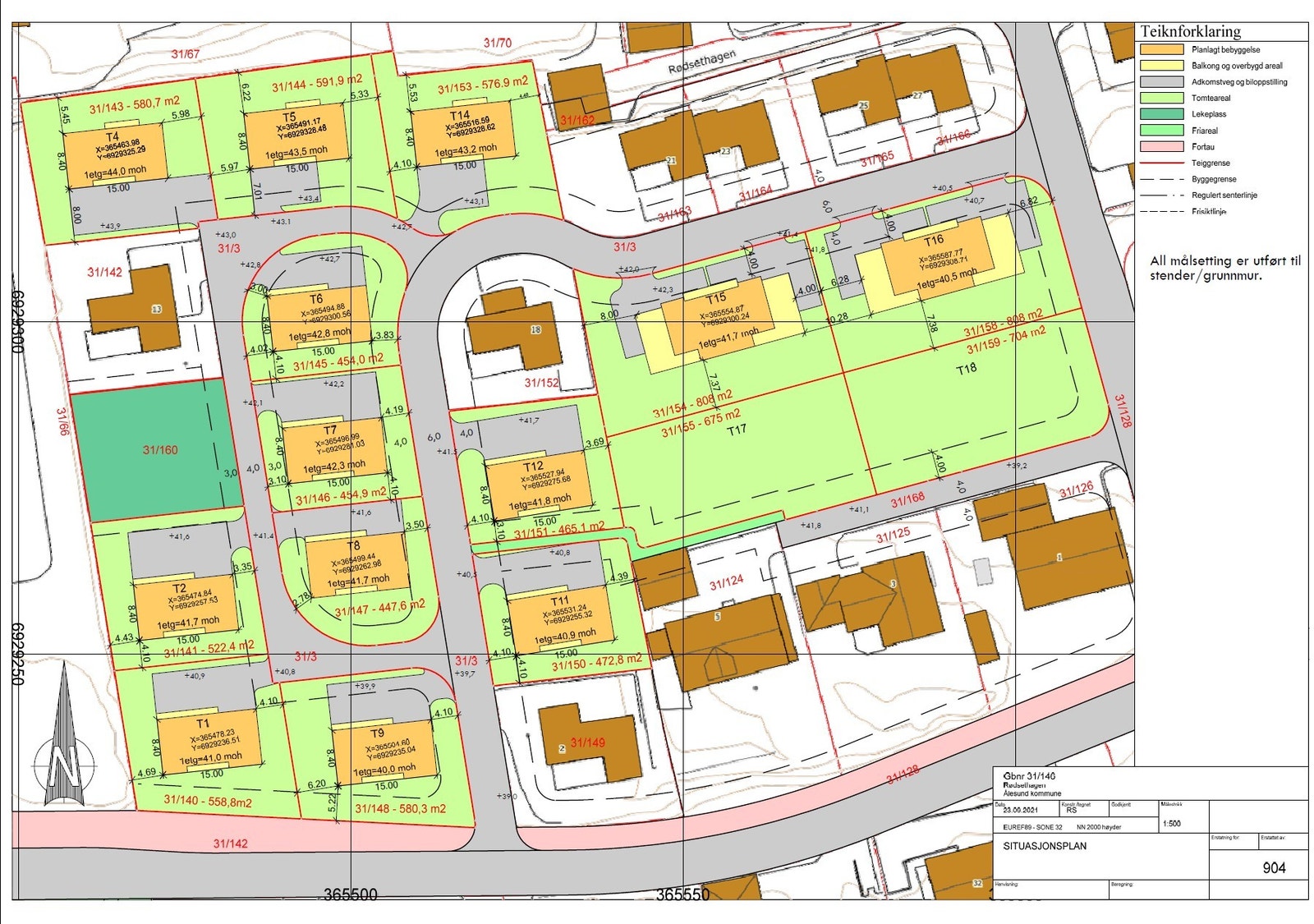 Situasjonsplan som viser tomtegrenser og tenkt plassering av bustadane. Galleribilde