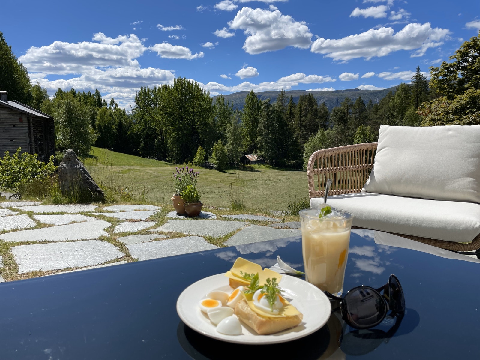 Utsikt mot tomteområdet fra Bergskog gård. Galleribilde