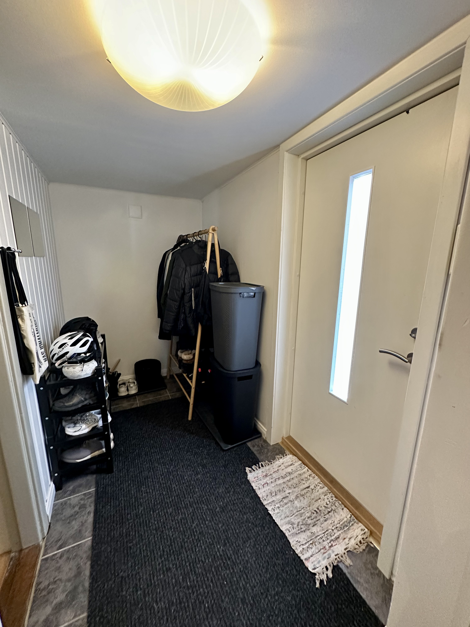 Entree med plasss til garderobe Galleribilde