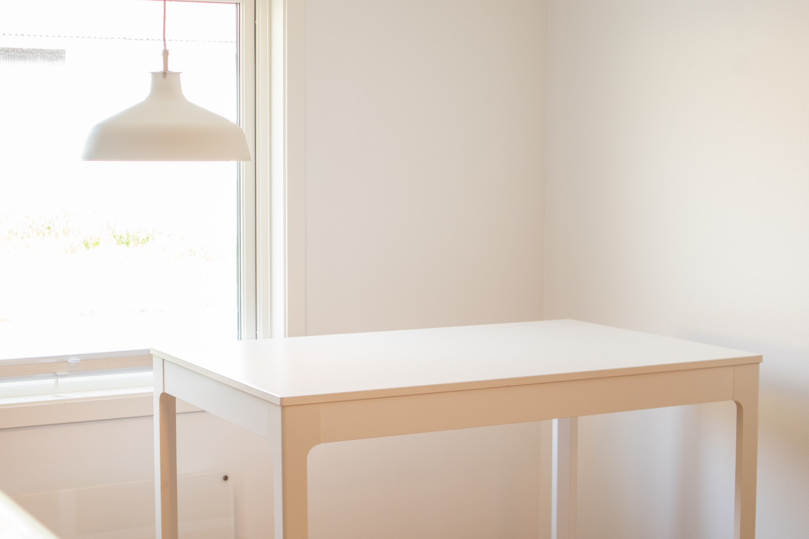 Vindu kjøkken mot tun Galleribilde