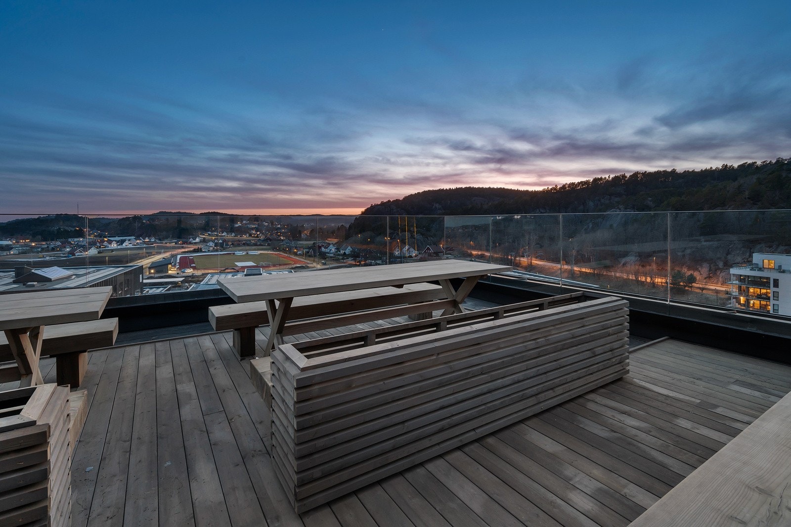 Stor felles takterrasse med flott utsikt over Tangvall Galleribilde