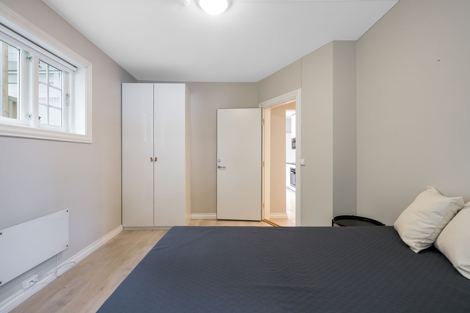 Rom 2 - 4500 kr LEDIG Galleribilde