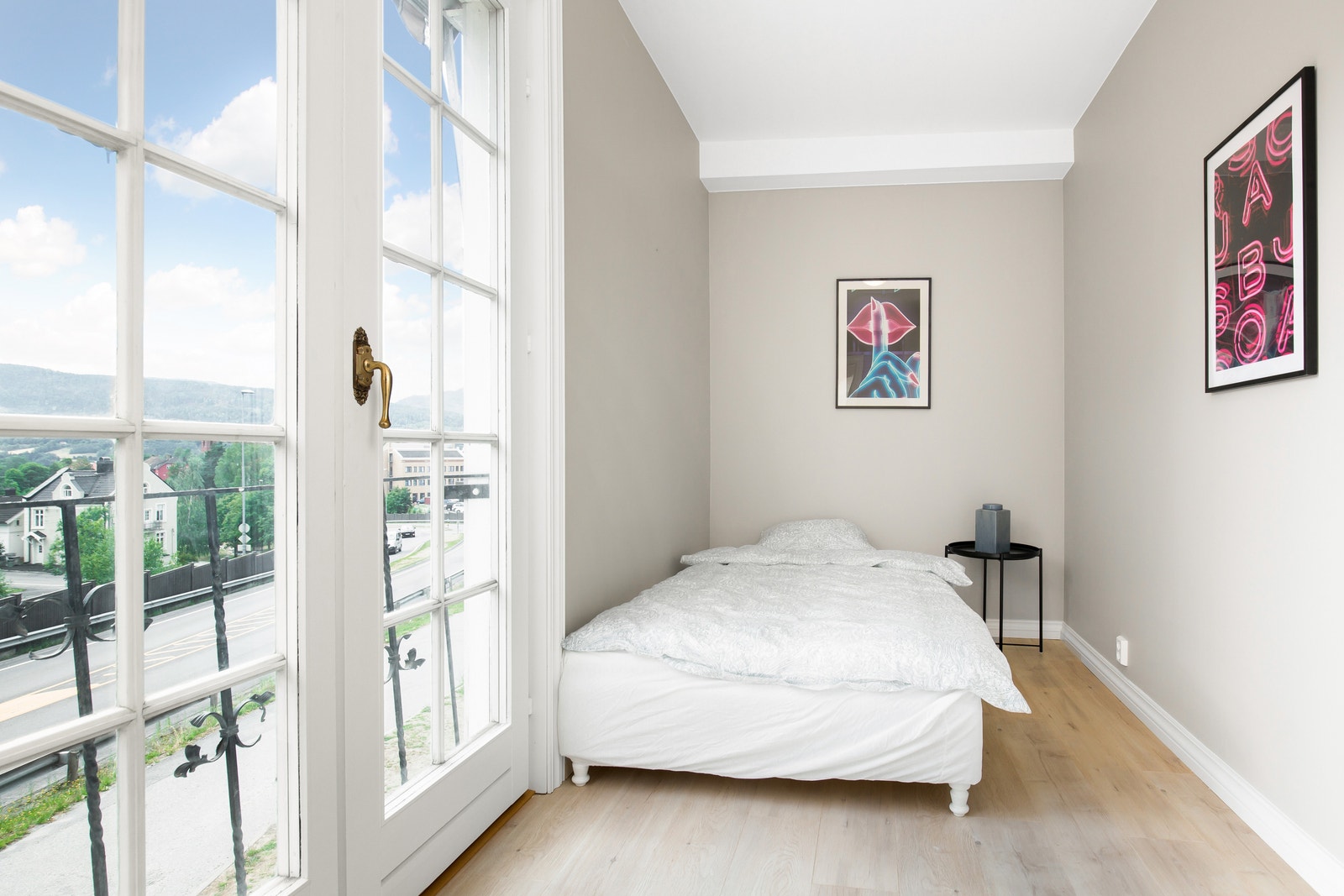 Rom 4 - UTLEID - GUTT Galleribilde