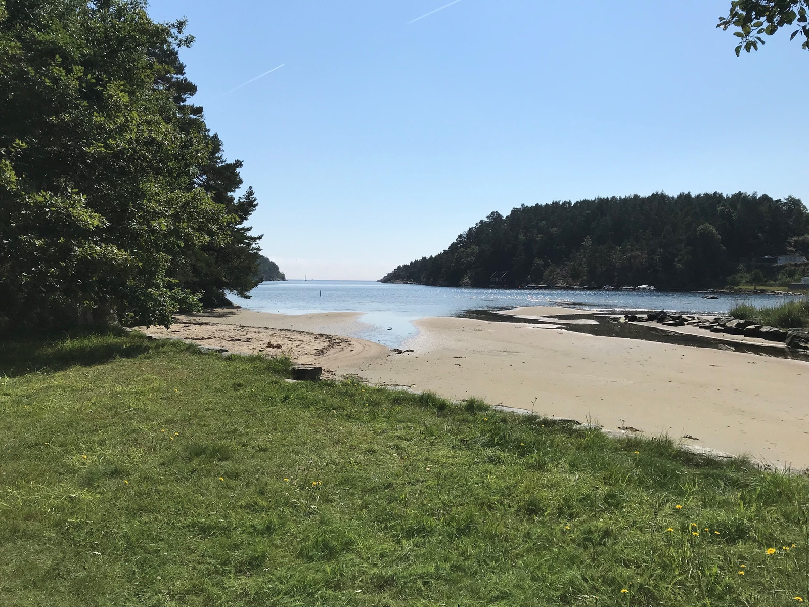 Umiddelbar nærhet til offentlig badestrand Galleribilde