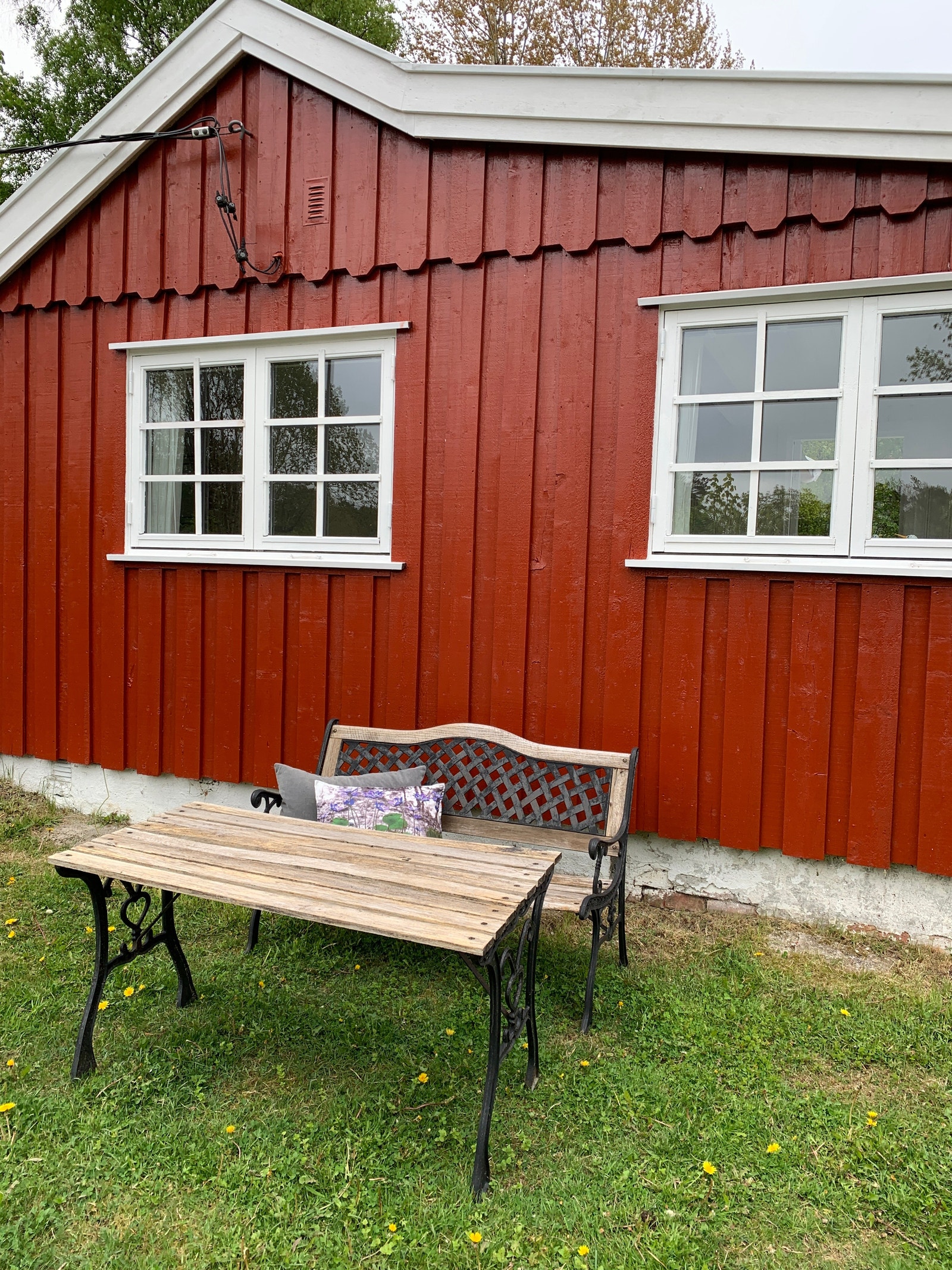 Lun uteplass med sol nesten hele dagen Galleribilde