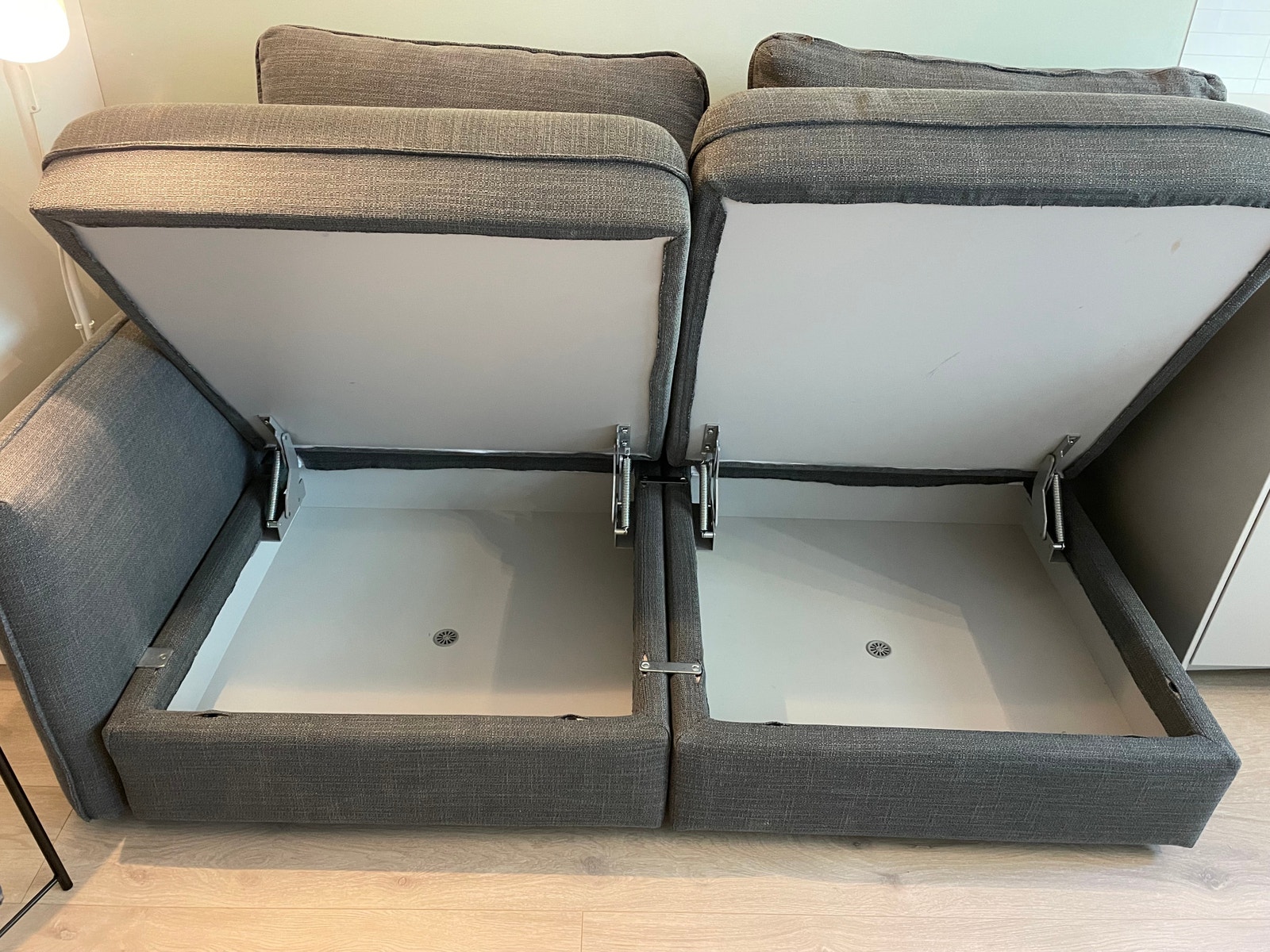 Sofa med oppbevaringsplass under Galleribilde