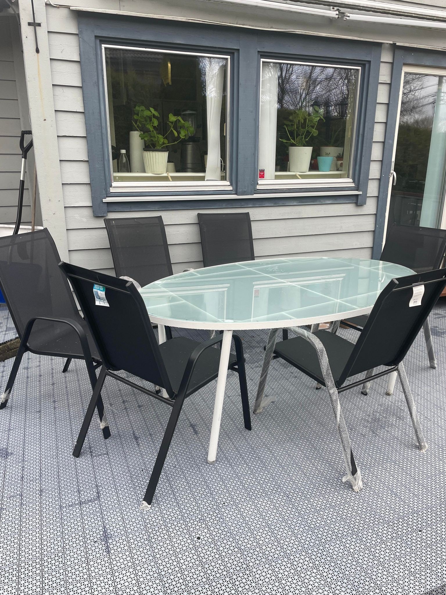 Spise i hagen i en deilig sommerdag Galleribilde