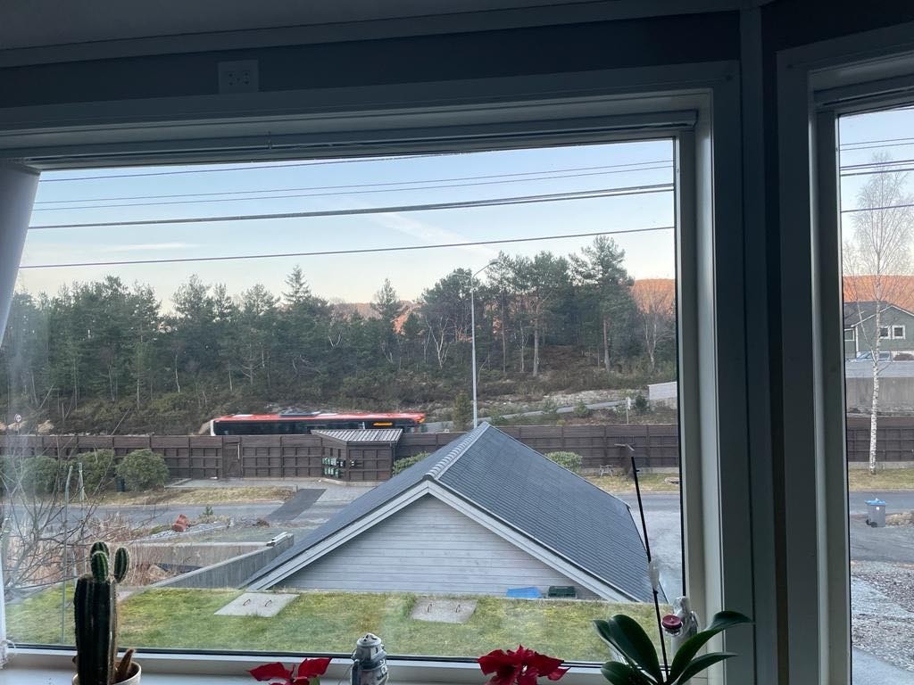 Bussholdeplass rett utenfor Galleribilde