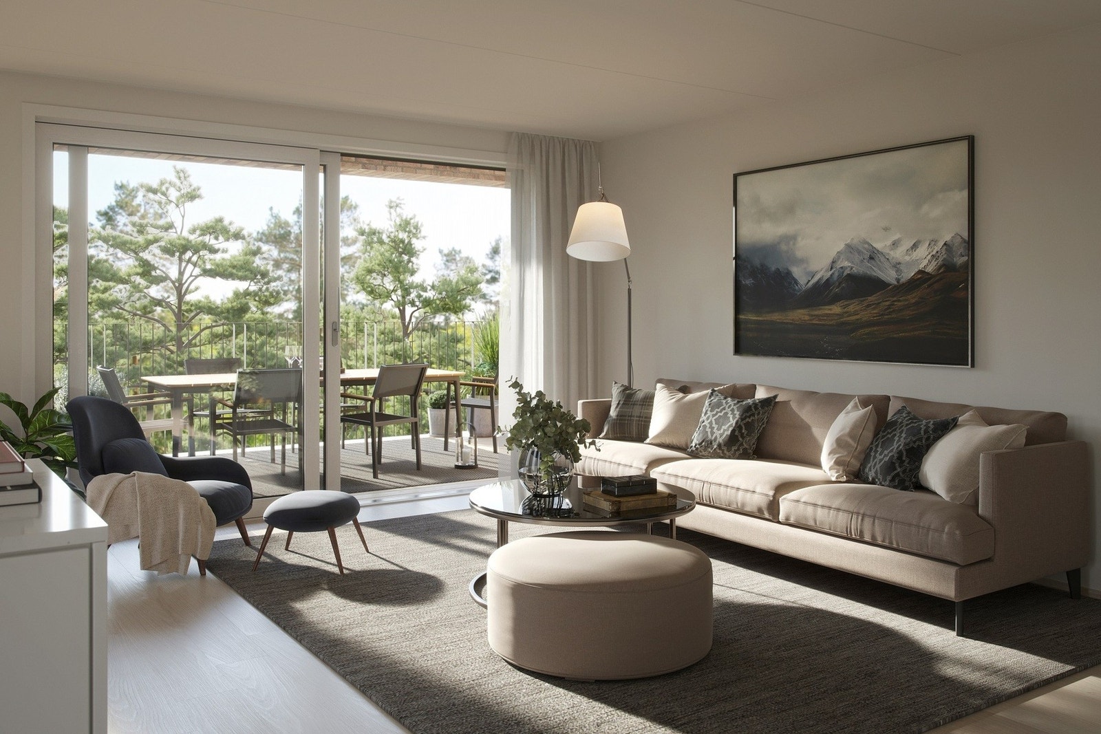 Lyse leiligheter med store vindusflater. Illustrasjon fra 4-roms leilighet. Galleribilde