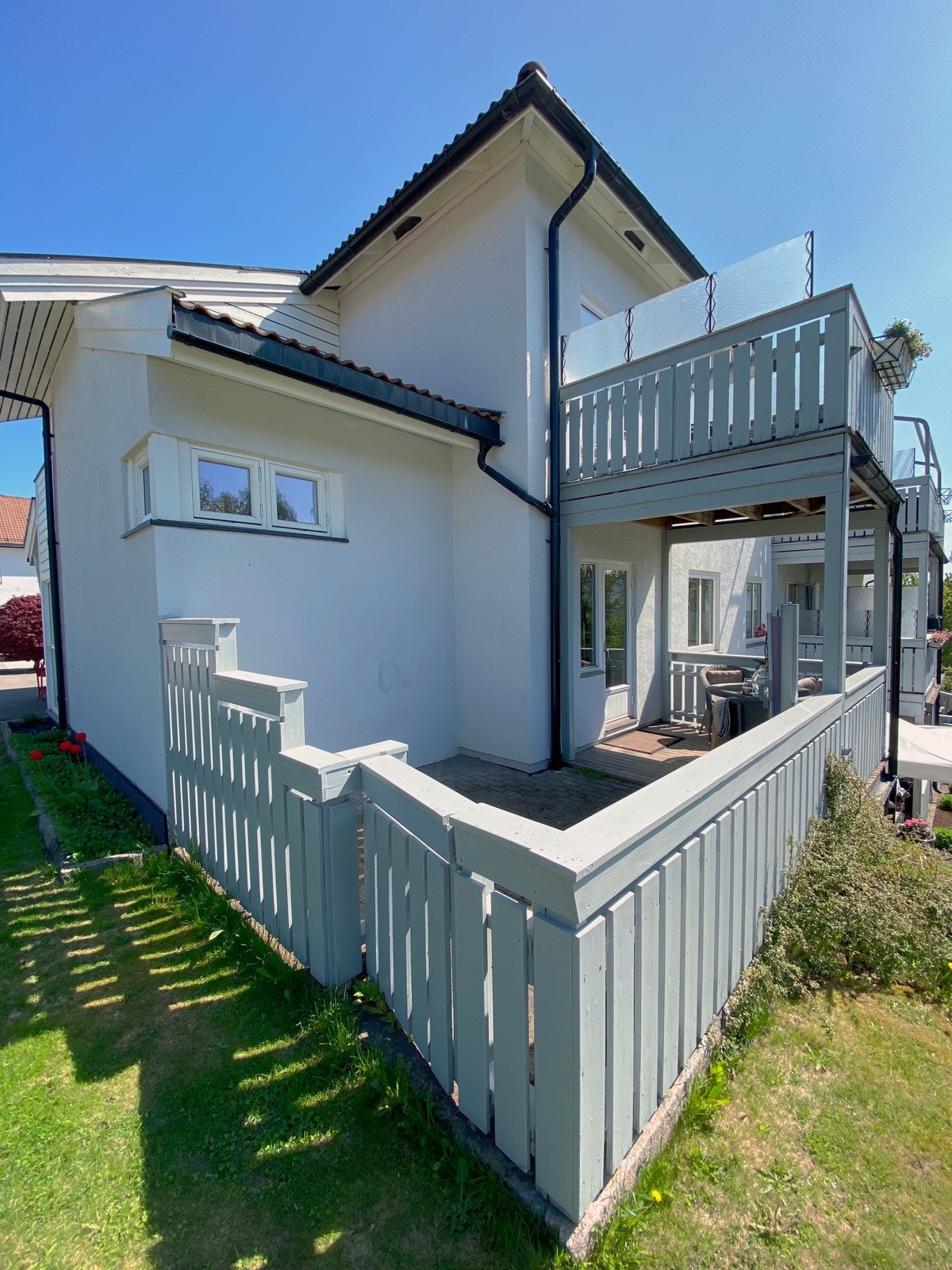 Leiligheten har en stor terrasse på 15 kvm, god plass for grill og ute møbler. Galleribilde