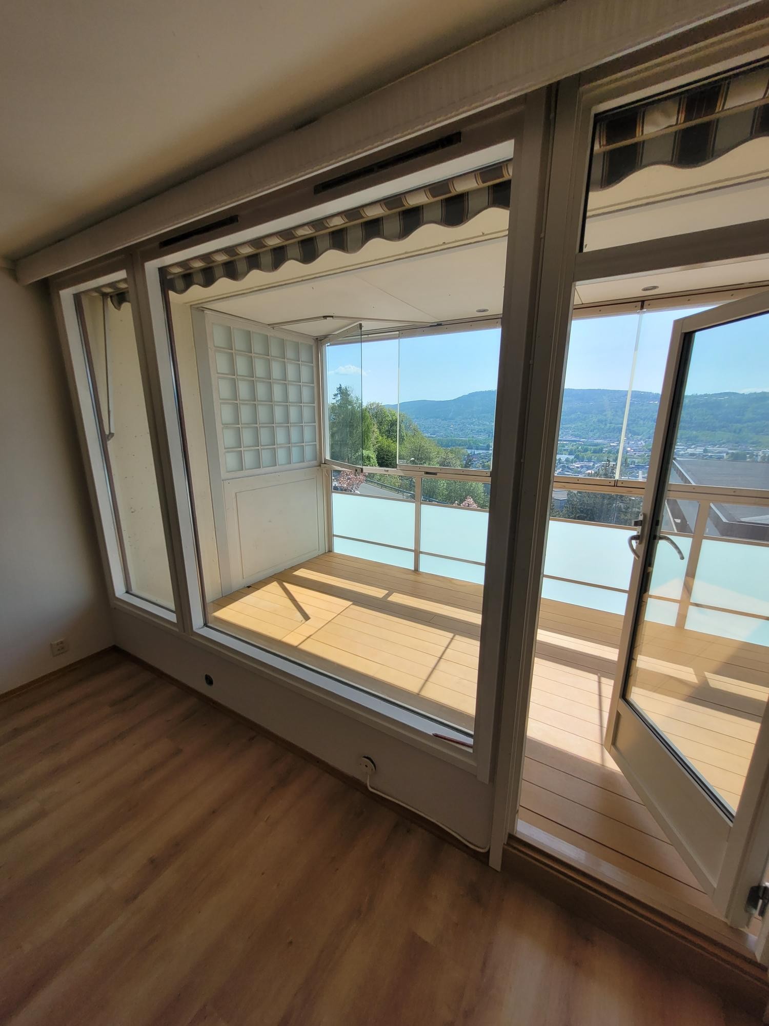 Vindu og utgang til innglasset veranda Galleribilde