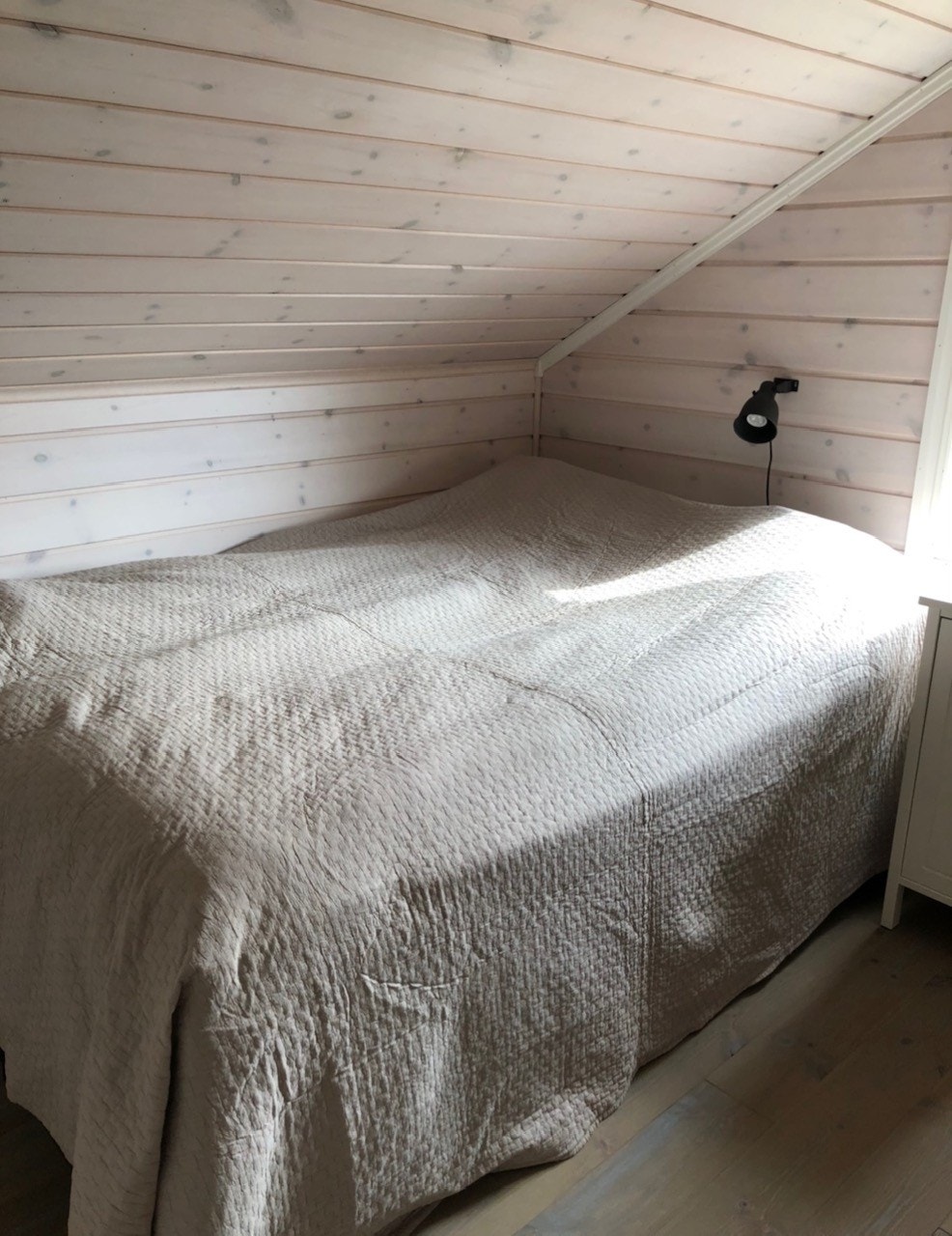 Soverom 3 - oppe, skrivebord og kommode finnes også på rommet. Galleribilde