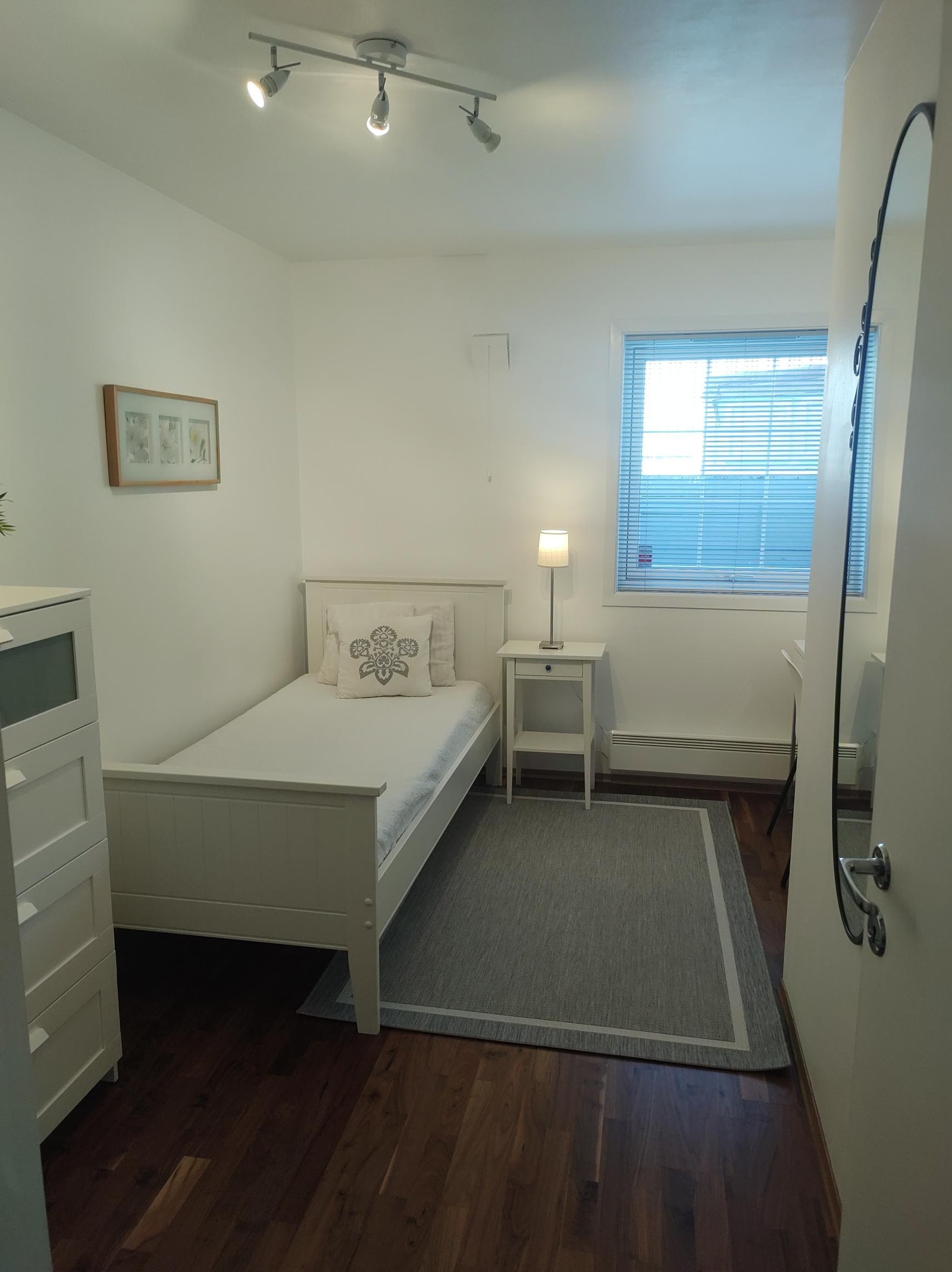 Lyst og moderne soverom. Galleribilde