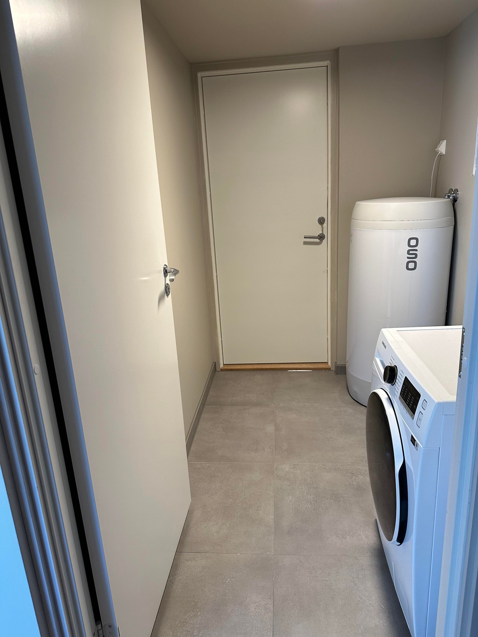 Bod/vaskerom med god lagringsplass Galleribilde